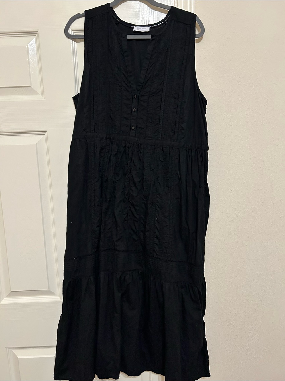 Little Moon Black Sleeveless Midi Dress